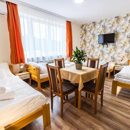 Alojamento de Acomodação e Pequeno-almoço Gellén Panzió Debrecen